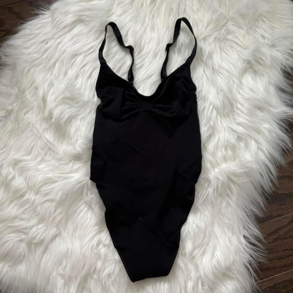 SKIMS Shapewear Bodysuit Seamless Thong Bodysuit New L/XL - Picture 4 of 6